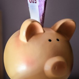 moneybox-744462_640